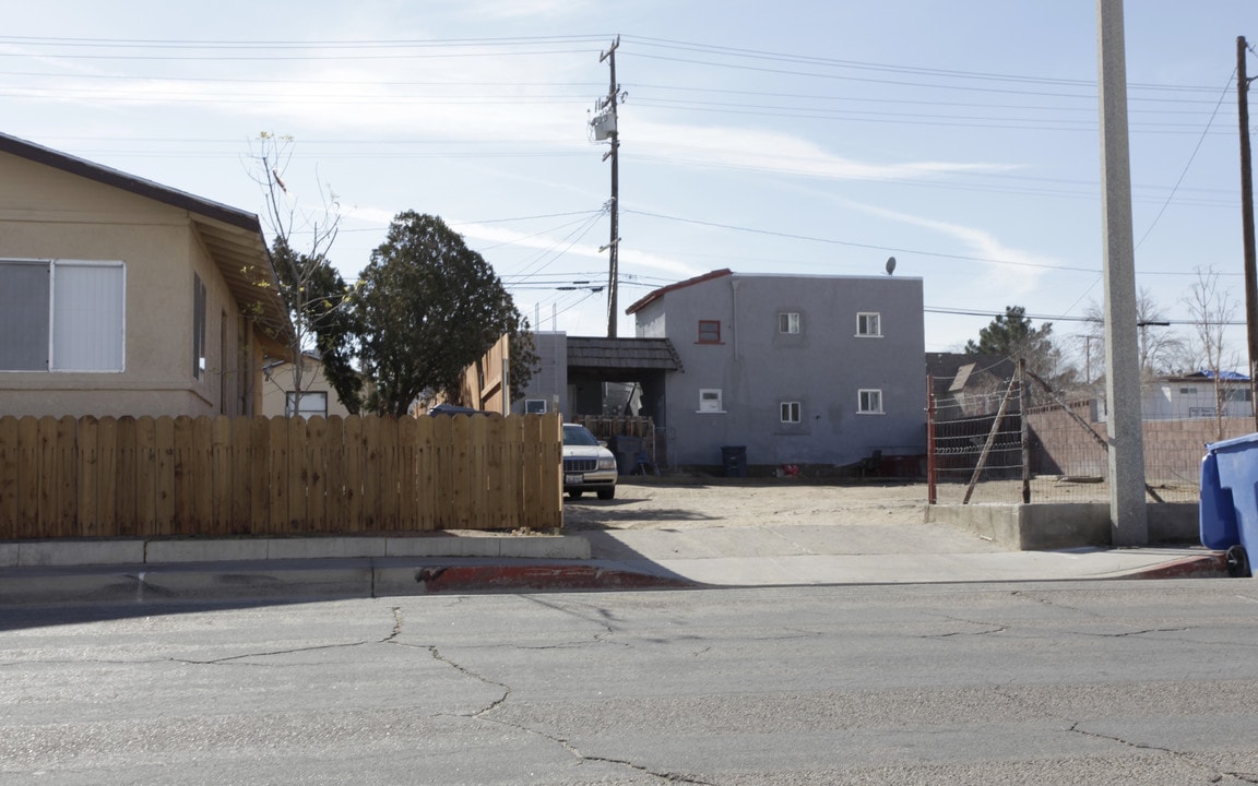 120 E Williams St in Barstow, CA - Building Photo