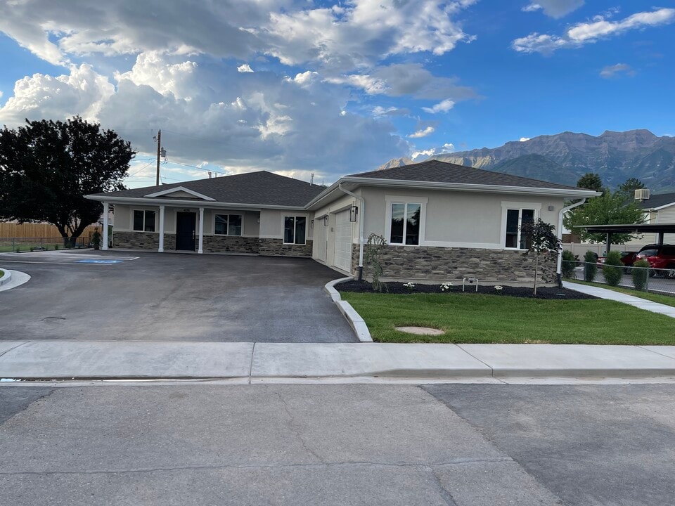 420 W 600 N St, Unit Seniors Only Photo