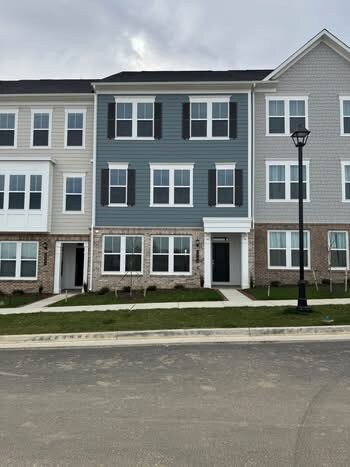 1743 Riverbluff Ave in Dumfries, VA - Building Photo