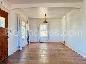 221 W 8th Ave in Escondido, CA - Building Photo - Building Photo
