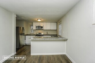 8075 Chaske St in Verona, PA - Foto de edificio - Building Photo