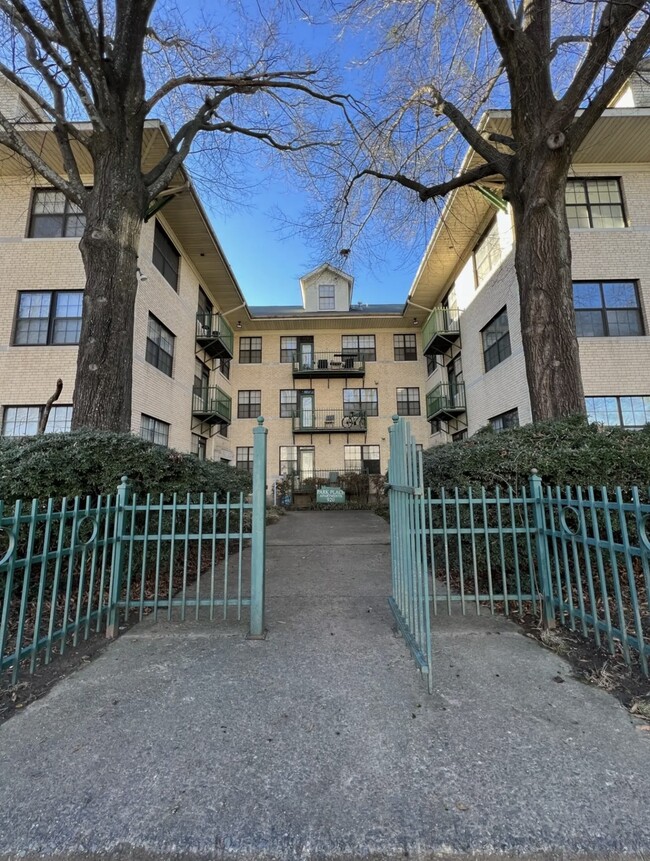 Parkplace Apartments in Little Rock, AR - Foto de edificio - Building Photo