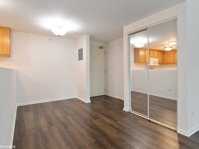 1111 Burlington Ave, Unit 201 in Lisle, IL - Building Photo - Building Photo