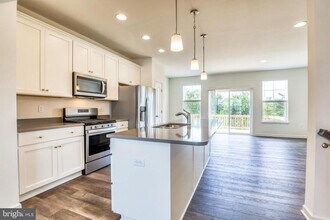 102 Metcalf Terrace in Winchester, VA - Building Photo - Building Photo