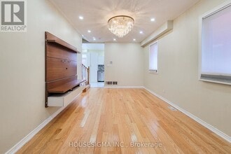 69 Peachwood Crescent in Hamilton, ON - Building Photo - Building Photo