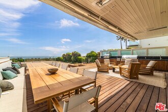 30962 Broad Beach Rd in Malibu, CA - Foto de edificio - Building Photo