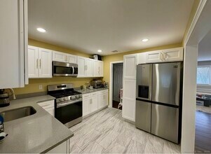 3 Donna Dr in Norwalk, CT - Building Photo - Building Photo