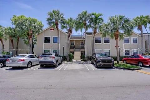 9633 Riverside Dr in Coral Springs, FL - Building Photo