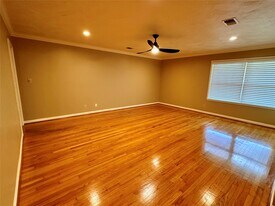 4325 Kinglet St in Houston, TX - Building Photo