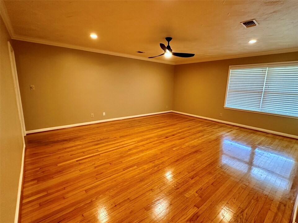 4325 Kinglet St in Houston, TX - Building Photo