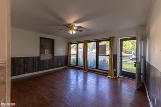 10300 Saratoga St in Oak Park, MI - Building Photo - Building Photo