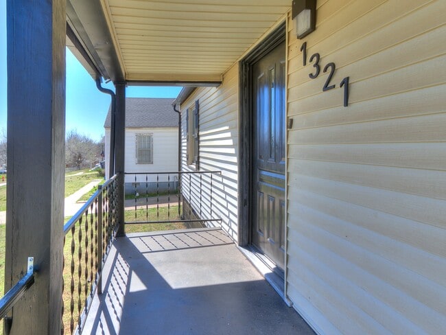 1321 Bellevidere Dr in Oklahoma City, OK - Building Photo - Building Photo