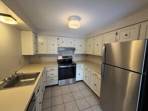 9-11 Oakview Dr in Cape Elizabeth, ME - Building Photo - Building Photo