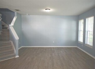 6760 Eagle Feather Dr in Riverview, FL - Foto de edificio - Building Photo