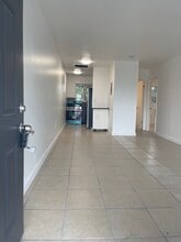 512 NE 166th St, Unit 514 in Miami, FL - Building Photo - Building Photo