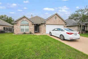 335 Robelmont Dr in College Station, TX - Building Photo
