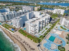 3560 S Ocean Blvd in South Palm Beach, FL - Building Photo - Building Photo