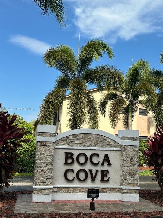 9449 Boca Cove Cir in Boca Raton, FL - Building Photo