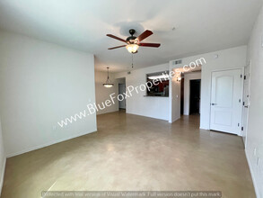2550 E River Rd in Tucson, AZ - Foto de edificio - Building Photo