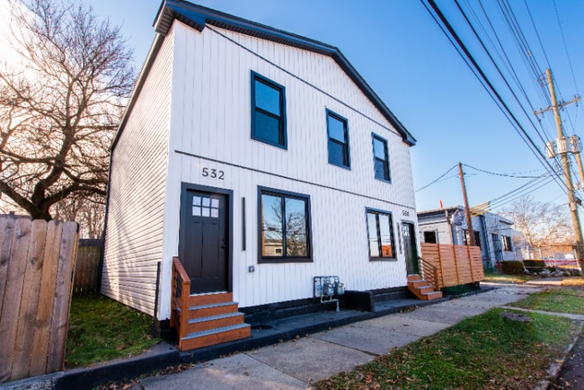 530-532 E Burnett Ave