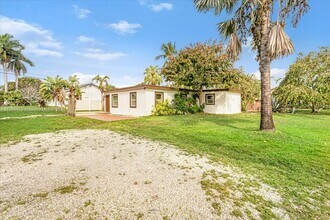 4421 SW 73rd Terrace in Davie, FL - Building Photo - Building Photo