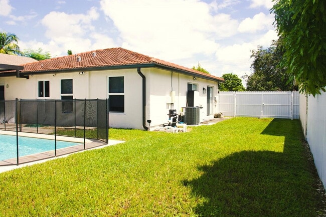 25760 SW 127th Pl in Homestead, FL - Building Photo - Building Photo