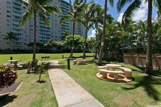 3075 Ala Poha Pl in Honolulu, HI - Building Photo - Building Photo