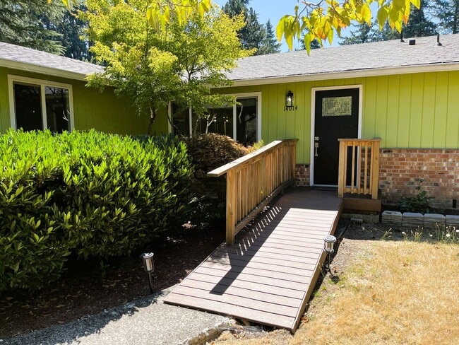 14014 SE Knight St in Portland, OR - Building Photo - Building Photo