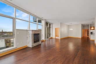 1111 N Marshall St, Unit City Green in Milwaukee, WI - Foto de edificio - Building Photo