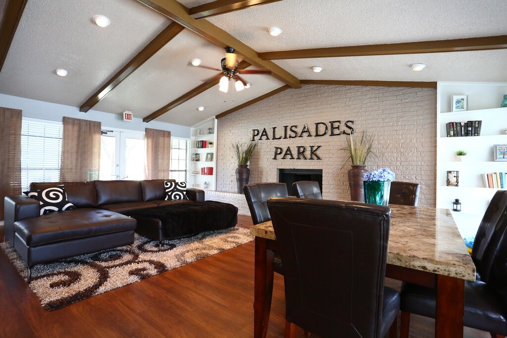 Palisades Park Apartments in Universal City, TX