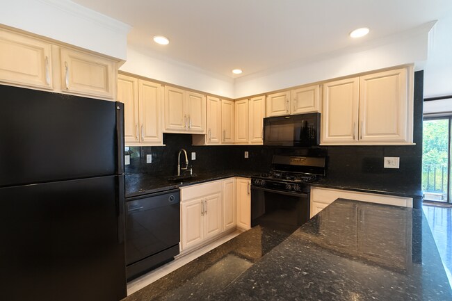532 Gia Cir in Clifton Heights, PA - Building Photo - Building Photo