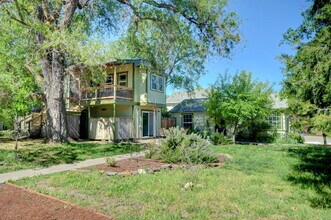 393 N Laurel St in Ashland, OR - Building Photo - Building Photo