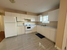 175 Pembina St in New Westminster, BC - Building Photo