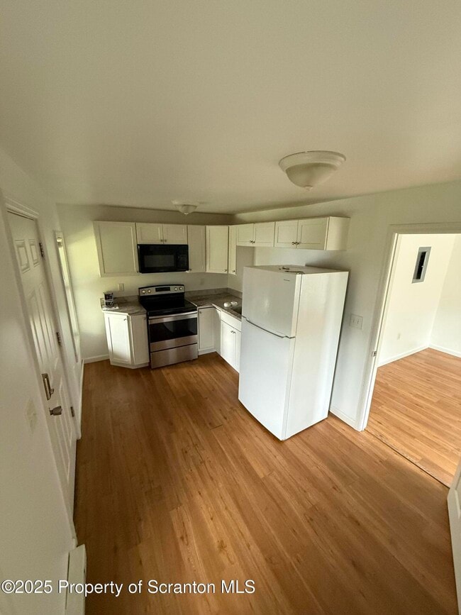 603 S Blakely St in Dunmore, PA - Building Photo - Building Photo