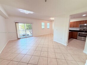 11202 NW 83rd St in Doral, FL - Building Photo - Building Photo