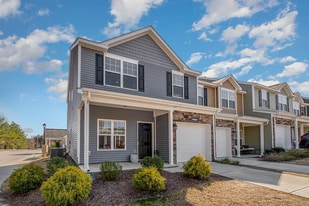 15213 Wrights Crossing Dr in Charlotte, NC - Building Photo