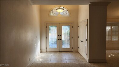 5716 Palma del Sol Way in Las Vegas, NV - Building Photo - Building Photo