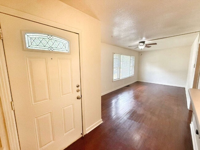 460 Comal Ave in New Braunfels, TX - Building Photo - Building Photo