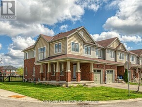 8485 Primrose Ln in Niagara Falls, ON - Building Photo - Building Photo