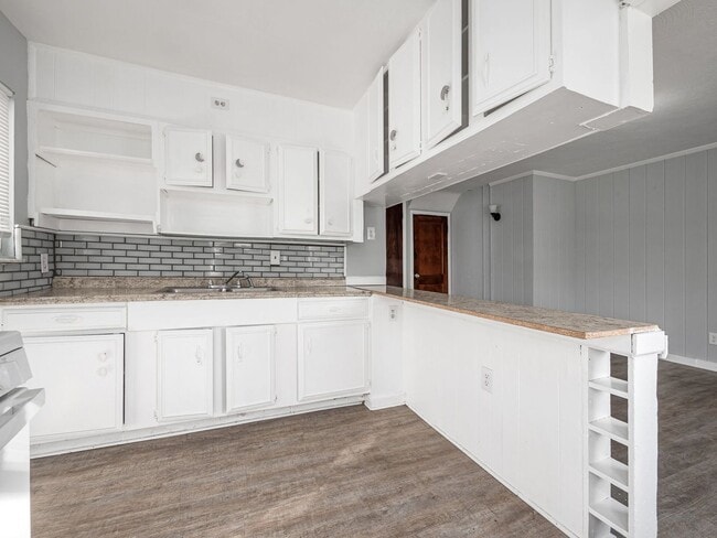 396-398-398 S Powell Ave