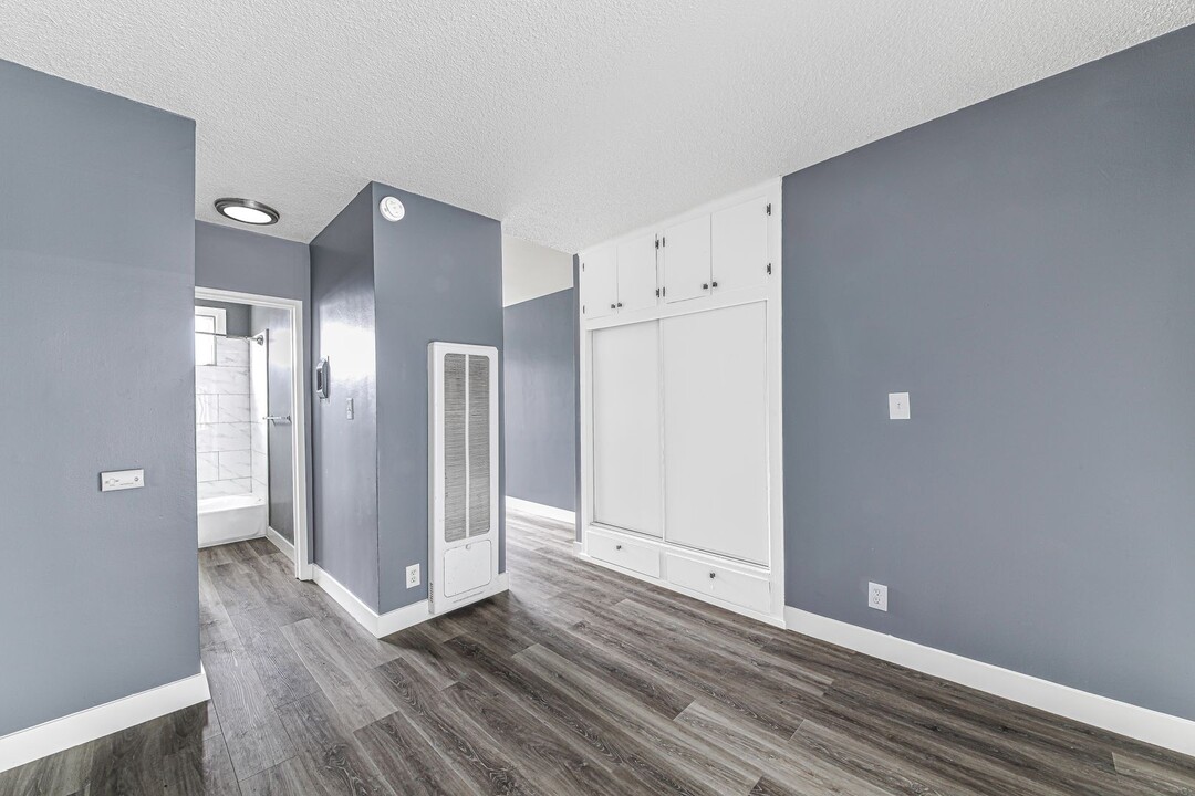 210 E 29th St in Long Beach, CA - Building Photo