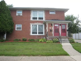 531 Highland St, Unit #2 in Wyandotte, MI - Building Photo