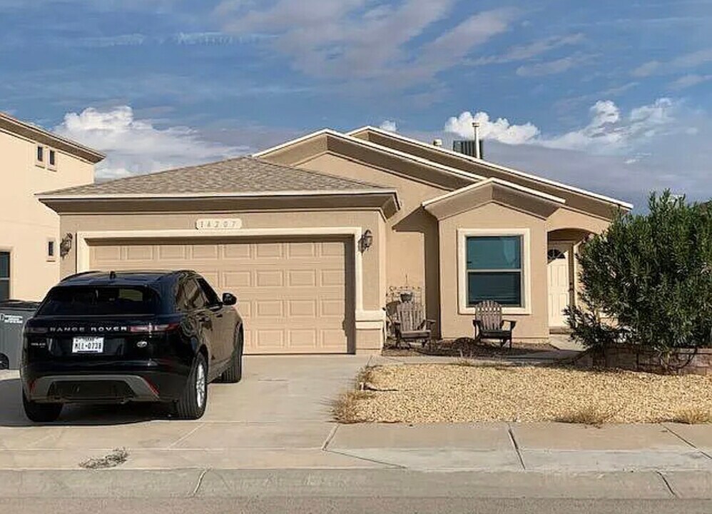 14207 North Point Ave in El Paso, TX - Building Photo