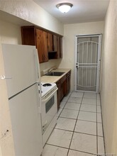 16031 NE 18th Pl-Unit -4 in North Miami Beach, FL - Building Photo - Building Photo