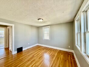 7 Whiton Ave in Quincy, MA - Foto de edificio - Building Photo