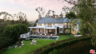 6825 Zumirez Dr in Malibu, CA - Building Photo