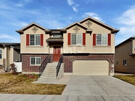 932 Foxboro Dr in North Salt Lake, UT - Building Photo