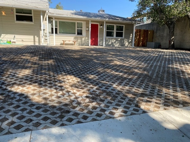 property at 2823 Hermosa Ave