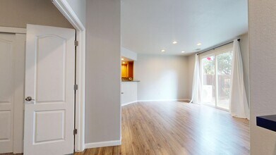 373 N Amedeo Ln in Clovis, CA - Building Photo - Building Photo