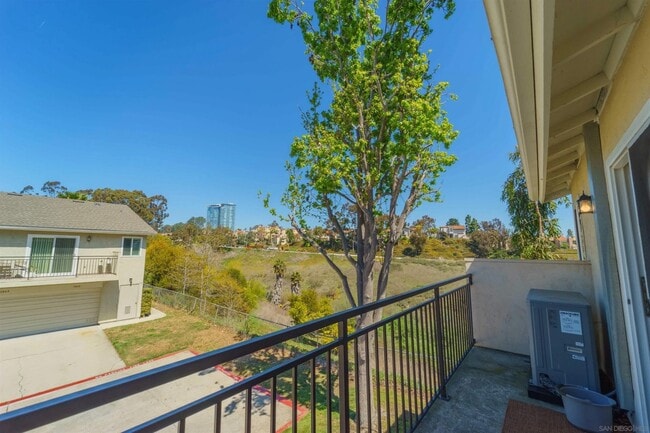 7915 Camino Kiosco, Unit One room in 2B Apartment in San Diego, CA - Building Photo - Building Photo